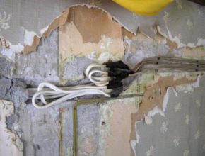 Как заменить старую скрытую проводку в квартире?